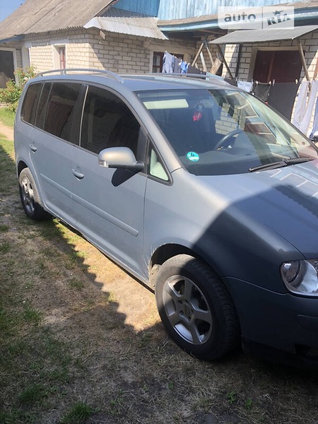 Volkswagen Touran 2004  випуску Луцьк з двигуном 1.6 л  мінівен механіка за 4700 долл. 