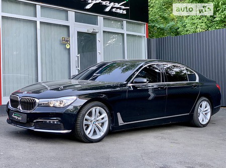 BMW 740 2018  випуску Київ з двигуном 0 л бензин седан автомат за 40500 долл. 