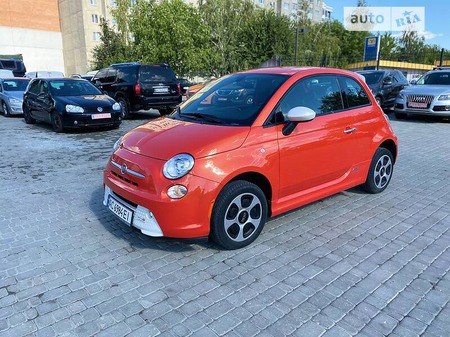 Fiat 500 2017  випуску Луцьк з двигуном 0 л електро хэтчбек  за 15000 долл. 