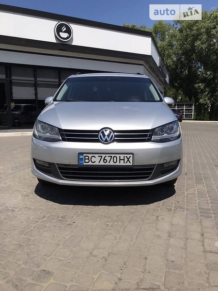 Volkswagen Sharan 2011  випуску Львів з двигуном 2 л дизель мінівен автомат за 14100 долл. 