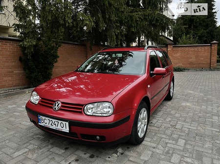 Volkswagen Golf 2000  випуску Львів з двигуном 1.6 л бензин універсал механіка за 4250 долл. 