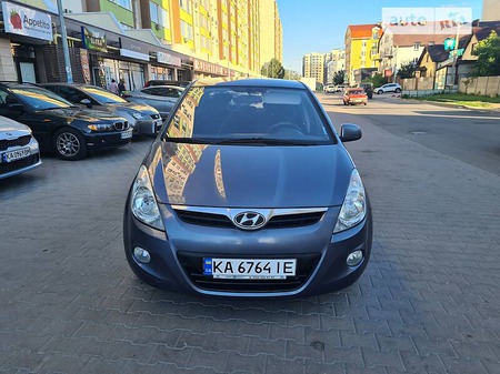 Hyundai i20 2011  випуску Київ з двигуном 1.4 л  хэтчбек автомат за 7200 долл. 