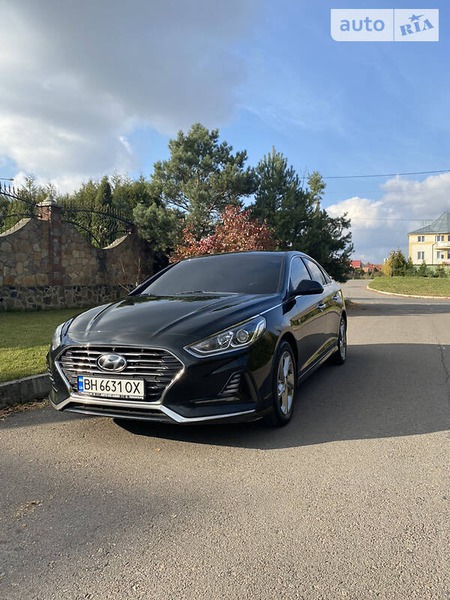 Hyundai Sonata 2017  випуску Рівне з двигуном 2 л газ седан  за 16900 долл. 