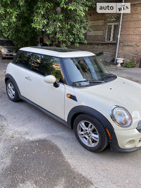 Mini Cooper 2012  випуску Харків з двигуном 1.6 л бензин купе  за 8850 долл. 