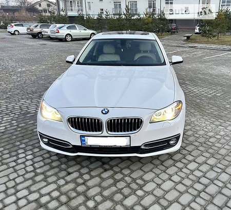 BMW 528 2015  випуску Івано-Франківськ з двигуном 2 л бензин седан автомат за 20900 долл. 