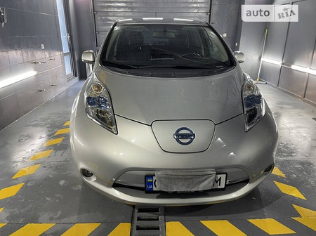 Nissan Leaf 2015  випуску Чернівці з двигуном 0 л електро хэтчбек автомат за 9500 долл. 