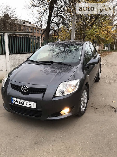 Toyota Auris 2008  випуску Кропивницький з двигуном 1.6 л  седан  за 7399 долл. 