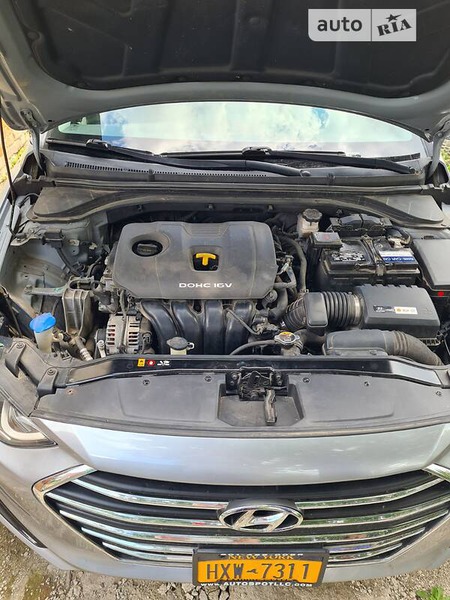Hyundai Elantra 2016  випуску Харків з двигуном 2 л бензин седан автомат за 9200 долл. 