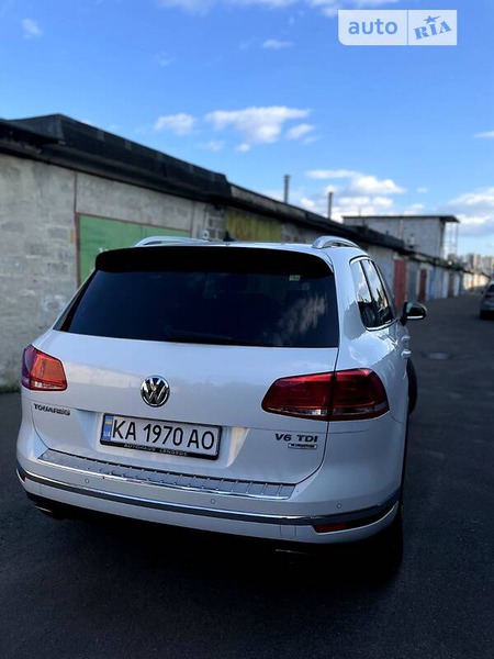 Volkswagen Touareg 2015  випуску Київ з двигуном 3 л дизель позашляховик автомат за 37500 долл. 