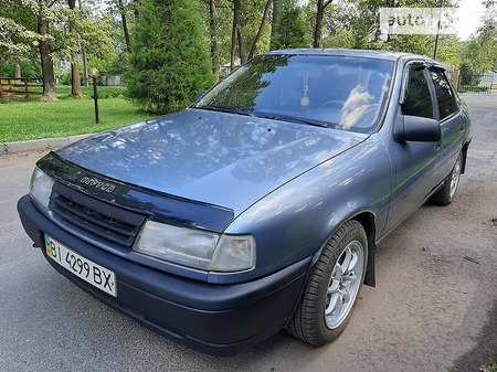 Opel Vectra 1990  випуску Полтава з двигуном 2 л  седан механіка за 2300 долл. 