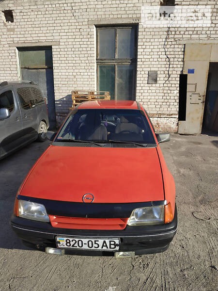 Opel Kadett 1987  випуску Дніпро з двигуном 1.6 л  седан механіка за 3100 долл. 
