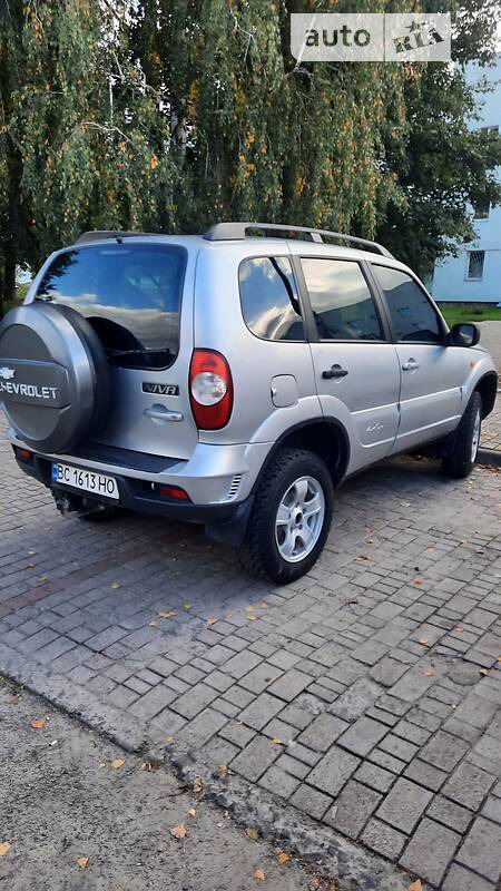 Chevrolet Niva 2011  випуску Львів з двигуном 1.7 л бензин позашляховик механіка за 6500 долл. 