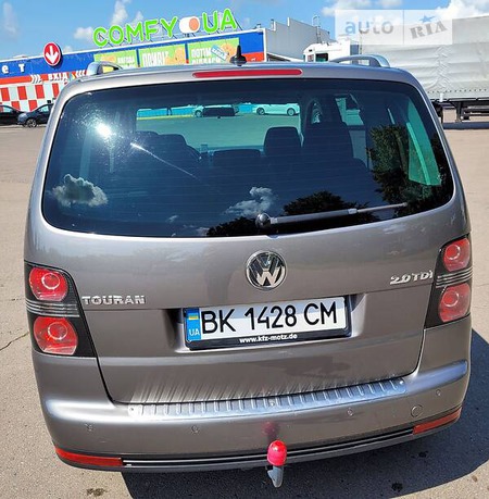 Volkswagen Touran 2009  випуску Рівне з двигуном 2 л дизель мінівен механіка за 9100 долл. 