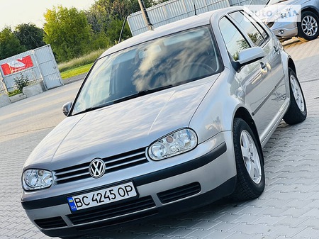 Volkswagen Golf 2001  выпуска Полтава с двигателем 1.6 л бензин хэтчбек механика за 4999 долл. 