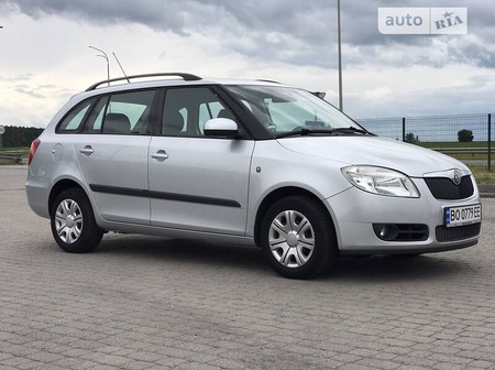 Skoda Fabia 2009  випуску Рівне з двигуном 1.4 л бензин універсал механіка за 5000 долл. 