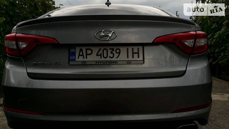 Hyundai Sonata 2016  випуску Запоріжжя з двигуном 2.4 л бензин седан автомат за 10999 долл. 