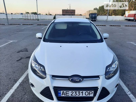 Ford Focus 2013  випуску Дніпро з двигуном 1 л бензин хэтчбек механіка за 7800 долл. 