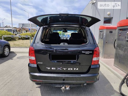 SsangYong Rexton W 2011  випуску Ужгород з двигуном 2.7 л дизель позашляховик автомат за 11000 євро 