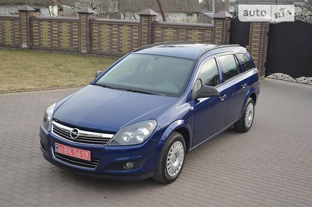 Opel Astra 2010  випуску Рівне з двигуном 1.6 л бензин універсал механіка за 5700 долл. 