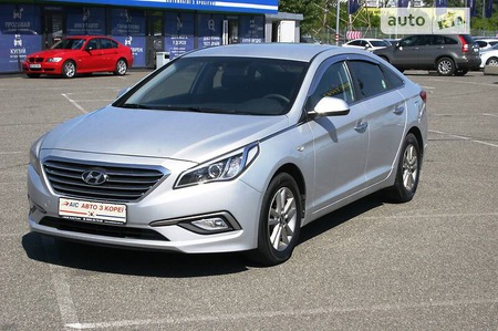 Hyundai Sonata 2015  випуску Київ з двигуном 2 л газ седан автомат за 8290 долл. 