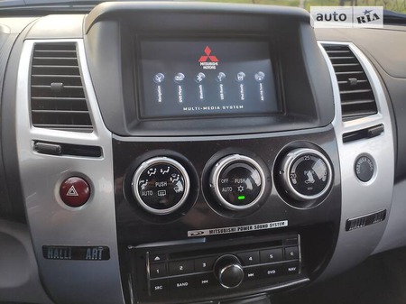 Mitsubishi Pajero Sport 2013  випуску Запоріжжя з двигуном 2.5 л дизель позашляховик автомат за 19500 долл. 