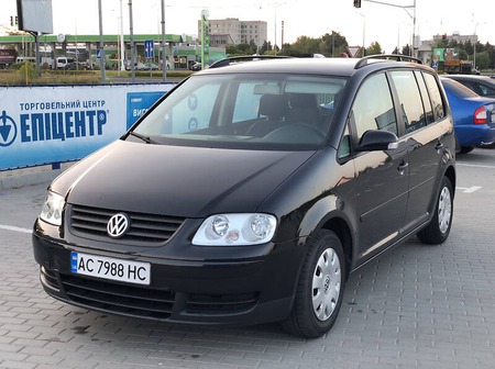 Volkswagen Touran 2005  випуску Луцьк з двигуном 1.6 л бензин мінівен механіка за 5530 долл. 