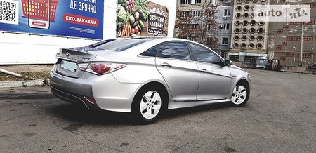 Hyundai Sonata 2012  випуску Миколаїв з двигуном 0 л гібрид седан автомат за 9999 долл. 
