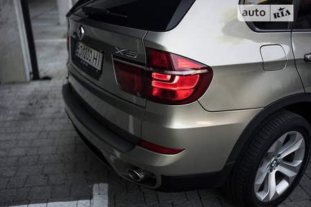 BMW X5 2011  випуску Львів з двигуном 3 л бензин позашляховик автомат за 13500 долл. 