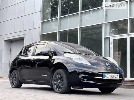 Nissan Leaf 2013  випуску Дніпро з двигуном 0 л електро хэтчбек автомат за 11750 долл. 