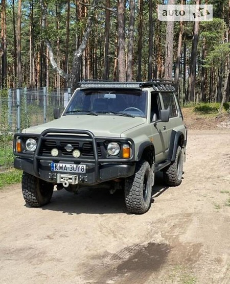 Nissan Patrol 1990  випуску Київ з двигуном 3 л  позашляховик механіка за 2300 долл. 