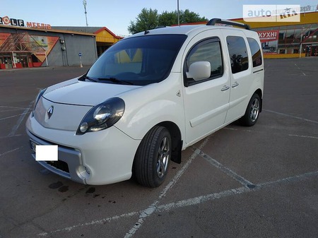 Renault Kangoo 2013  випуску Житомир з двигуном 1.5 л дизель мінівен механіка за 8650 долл. 