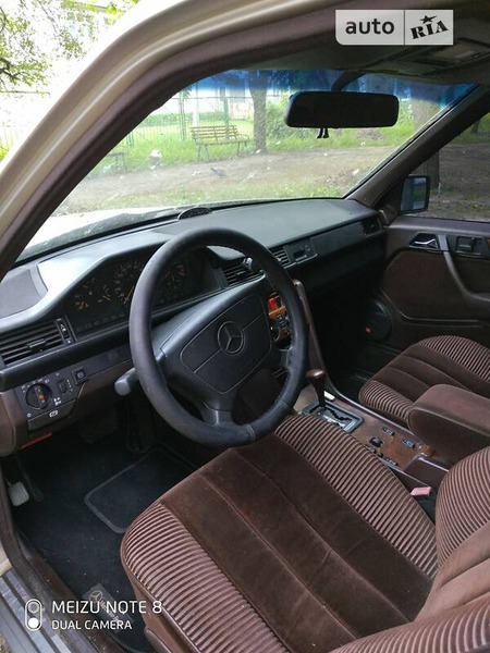 Mercedes-Benz E 420 1994  випуску Харків з двигуном 4.2 л  седан автомат за 3500 євро 