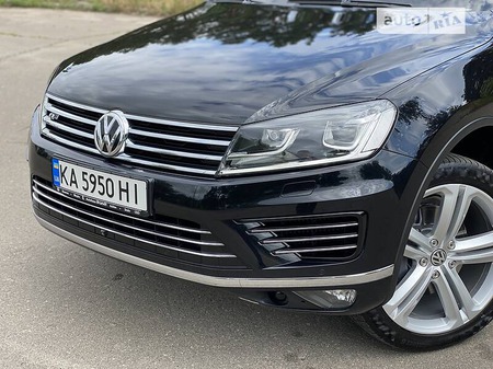 Volkswagen Touareg 2015  випуску Київ з двигуном 4.2 л дизель позашляховик автомат за 44999 долл. 