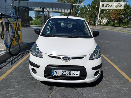 Hyundai i10 2010  випуску Київ з двигуном 1.1 л бензин хэтчбек механіка за 4200 долл. 