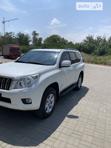 Toyota Land Cruiser Prado 2013  випуску Чернівці з двигуном 3 л дизель позашляховик автомат за 27500 долл. 