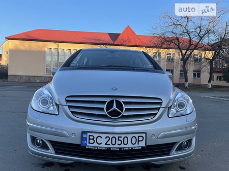 Mercedes-Benz B 170 2006  випуску Івано-Франківськ з двигуном 1.7 л бензин хэтчбек автомат за 6700 долл. 