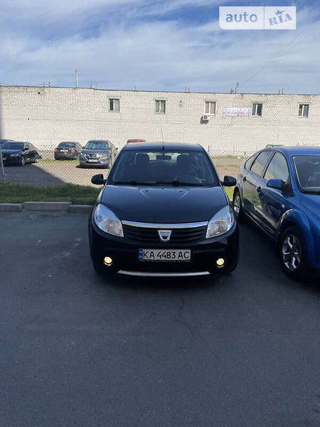 Dacia Sandero 2010  випуску Київ з двигуном 1.6 л бензин хэтчбек механіка за 5200 долл. 