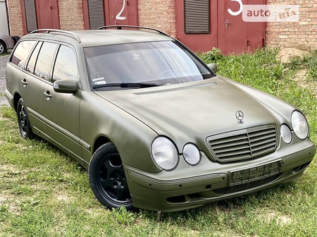 Mercedes-Benz E 270 2002  випуску Вінниця з двигуном 2.7 л дизель універсал механіка за 2450 долл. 