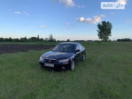 Hyundai Sonata 2007  випуску Чернігів з двигуном 2.4 л  седан механіка за 6900 долл. 