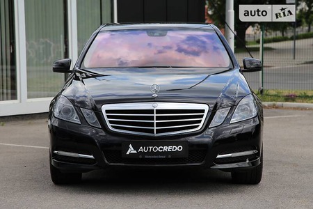 Mercedes-Benz E 200 2012  випуску Харків з двигуном 1.8 л бензин седан автомат за 19000 долл. 