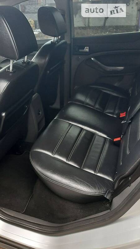 Ford Kuga 2012  випуску Запоріжжя з двигуном 2 л дизель позашляховик автомат за 13300 долл. 