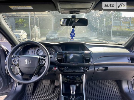 Honda Accord 2017  випуску Дніпро з двигуном 2.4 л бензин купе автомат за 15200 долл. 
