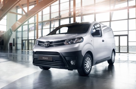 Toyota Proace 2023  випуску Одеса з двигуном 2 л дизель мінівен механіка за 1348710 грн. 