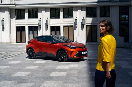 Toyota C-HR 2023  випуску Одеса з двигуном 1.8 л гібрид кросовер автомат за 1343220 грн. 